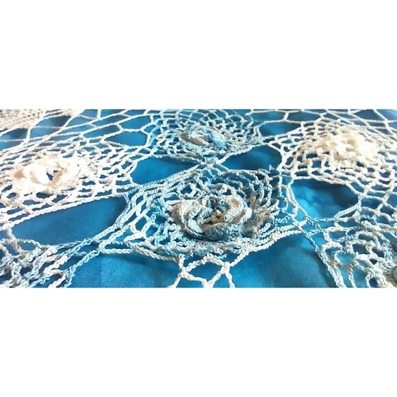 XLarge 26" Vintage Hand Crocheted Centerpiece Doily Blue White Ombre 3D - Picture 10 of 10